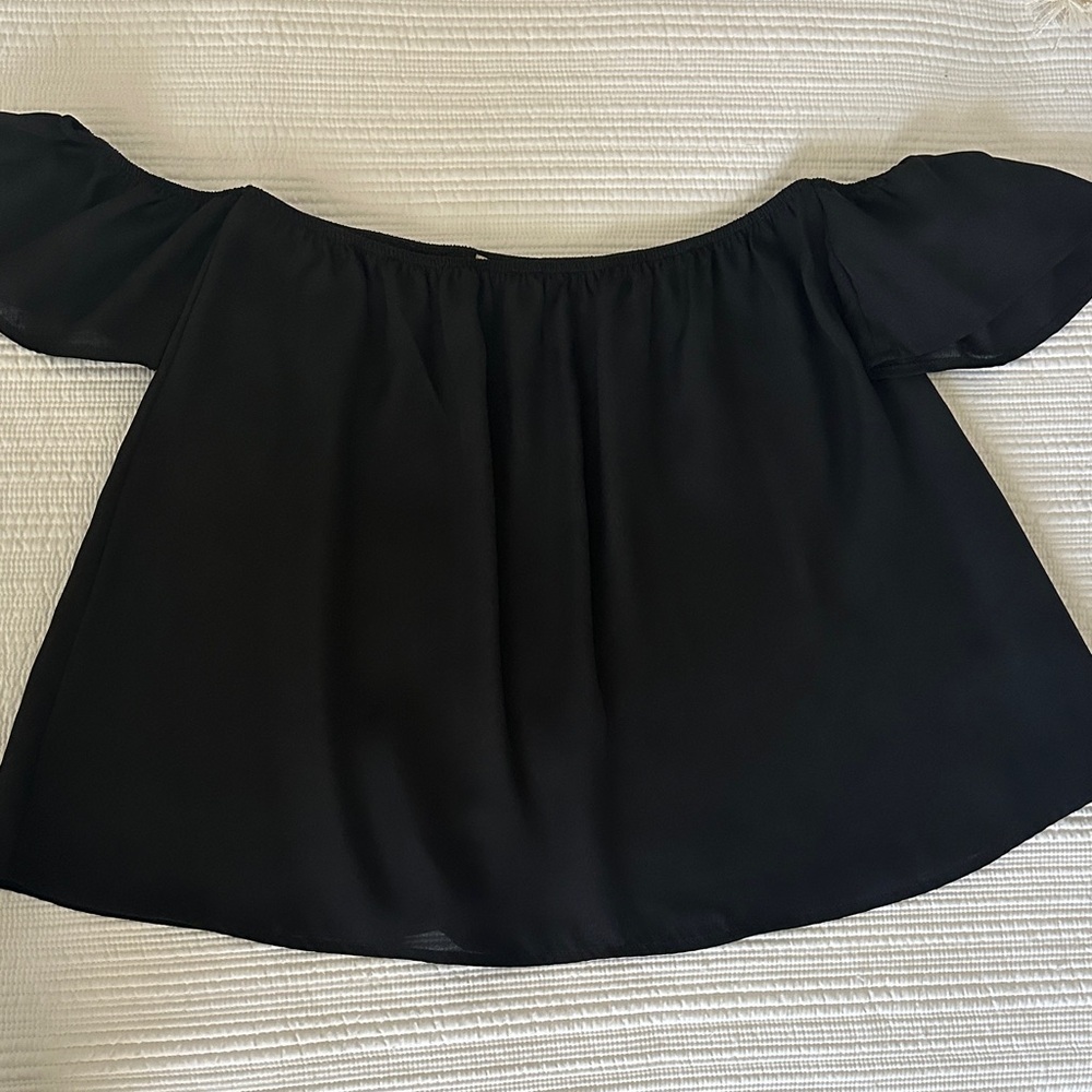 Heart Hips Black Off-Shoulder Blouse